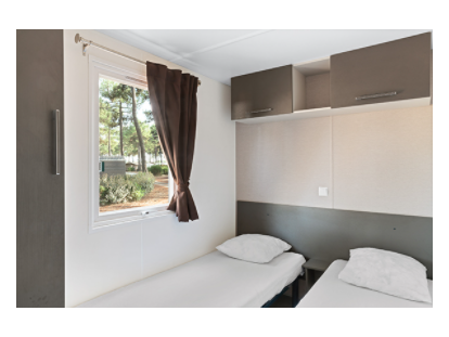 Luxuscamping - getrennte Schlafbereiche - Gironde - Camping Atlantic Club Montalivet - Vacanceselect Mobilheim Moda 6 Personen 3 Zimmer 2 BZ von Vacanceselect auf Camping Atlantic Club Montalivet