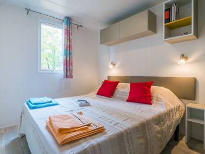 Luxuscamping - Preisniveau: exklusiv - Montpellier - Camping Le Palavas - Vacanceselect Mobilheim Moda 6 Personen 3 Zimmer Klimaanlage von Vacanceselect auf Camping Le Palavas