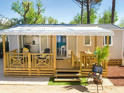 Luxuscamping - Sonnenliegen - Hérault - Camping Le Palavas - Vacanceselect Mobilheim Premium 6 Personen 3 Zimmer von Vacanceselect auf Camping Le Palavas