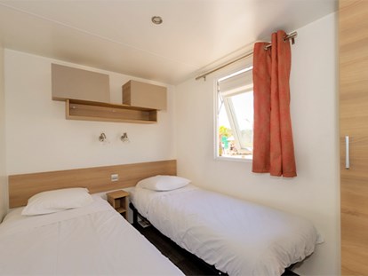 Luxuscamping - Preisniveau: exklusiv - Montpellier - Camping Le Palavas - Vacanceselect Mobilheim Privilege Club 4 Personen 2 Zimmer Whirlpool  von Vacanceselect auf Camping Le Palavas