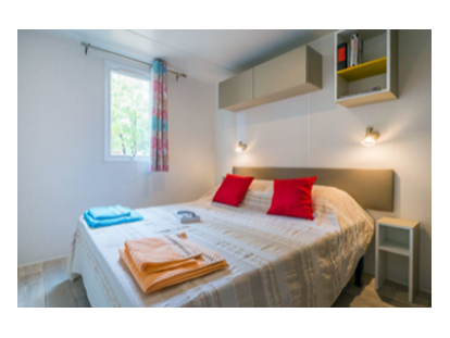 Luxuscamping - WC - Montpellier - Camping Le Palavas - Vacanceselect Mobilheim Moda 6 Personen 3 Zimmer Klimaanlage 2 Badezimmer von Vacanceselect auf Camping Le Palavas