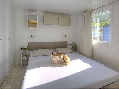 Luxuscamping - Sonnenliegen - Draguignan - Camping Verdon Parc - Vacanceselect Mobilheim Privilege 6 Personen 3 Zimmer von Vacanceselect auf Camping Verdon Parc