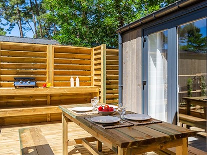 Luxuscamping - Preisniveau: exklusiv - Aude - Camping Les Dunes - Vacanceselect Mobilheim Privilege 6 Personen 3 Zimmer Tropische Dusche von Vacanceselect auf Camping Les Dunes