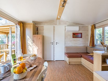 Luxuscamping - Bad und WC getrennt - Languedoc-Roussillon - Camping Les Dunes - Vacanceselect Mobilheim Privilege Club 6 Personen 3 Zimmer Whirlpool von Vacanceselect auf Camping Les Dunes