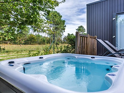 Luxuscamping - Klimaanlage - Bordeaux - Camping Mayotte Vacances - Vacanceselect Mobilheim Privilege Club 4/5 Pers 2 Zimmer Whirlpool von Vacanceselect auf Camping Mayotte Vacances