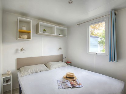 Luxuscamping - getrennte Schlafbereiche - Toulon - Camping La Plage d'Argens - Vacanceselect Mobilheim Privilege 6 Personen 3 Zimmer von Vacanceselect auf Camping La Plage d'Argens