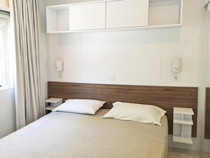Luxuscamping - Preisniveau: exklusiv - Mittelmeer - Camping La Sirène - Vacanceselect Mobilheim Moda 6 Personen 3 Zimmer, 2 Badezimmer, Klimaanlage von Vacanceselect auf Camping La Sirène