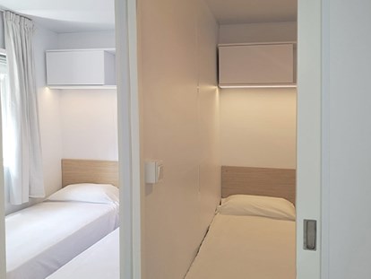 Luxuscamping - Klimaanlage - Languedoc-Roussillon - Camping La Sirène - Vacanceselect Mobilheim Moda 6 Personen 3 Zimmer, 2 Badezimmer, Klimaanlage von Vacanceselect auf Camping La Sirène