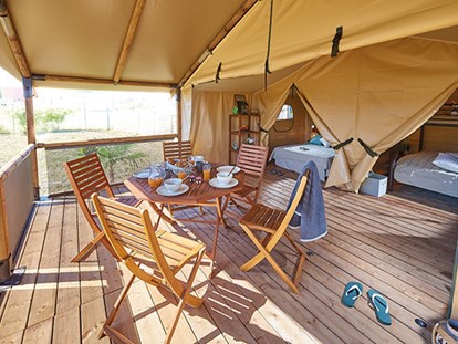 Luxuscamping - Kochutensilien - Spanien - Camping Valldaro - Vacanceselect Ecoluxe Zelt 4/5 Personen 2 Zimmer von Vacanceselect auf Camping Valldaro