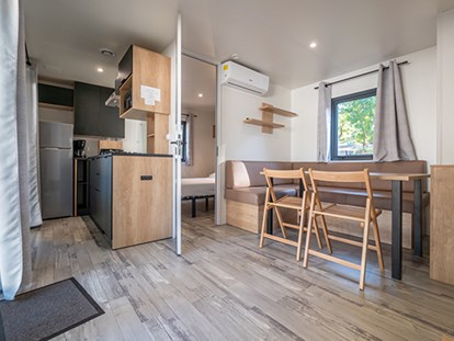Luxuscamping - Les Mathes - Camping Palmyre Loisirs - Vacanceselect Mobilheim Moda 6 Personen 3 Zimmer Klimaanlage von Vacanceselect auf Camping Palmyre Loisirs