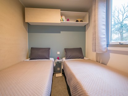 Luxuscamping - Preisniveau: exklusiv - Bretagne - Camping Pommeraie de l'Océan - Vacanceselect Mobilheim Privilege 6 Personen 3 Zimmer von Vacanceselect auf Camping Pommeraie de l'Océan