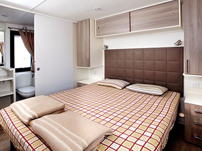 Luxuscamping - getrennte Schlafbereiche - Istrien - Camping Park Umag - Vacanceselect Mobilheim Moda 6 Personen 3 Zimmer Klimaanlage von Vacanceselect auf Camping Park Umag