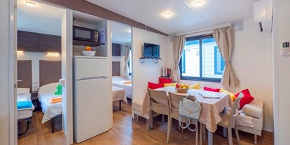 Luxuscamping - Preisniveau: exklusiv - Funtana - Camping Bijela Uvala - Vacanceselect Mobilheim Moda 6 Personen 3 Zimmer AC Geschirrspüler von Vacanceselect auf Camping Bijela Uvala