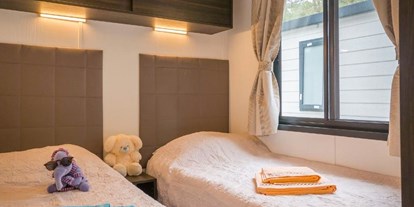 Luxuscamping - Klimaanlage - Funtana - Camping Bijela Uvala - Vacanceselect Mobilheim Moda 6 Personen 3 Zimmer AC Geschirrspüler von Vacanceselect auf Camping Bijela Uvala