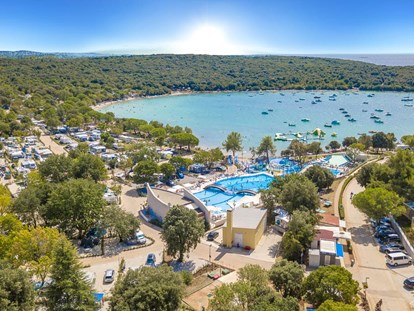 Luxuscamping - Kühlschrank - Kroatien - Camping Vestar - Vacanceselect Safarizelt 6 Personen 3 Zimmer Badezimmer von Vacanceselect auf Camping Vestar