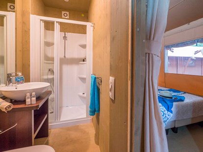 Luxuscamping - Heizung - Istrien - Camping Vestar - Vacanceselect Safarizelt 6 Personen 3 Zimmer Badezimmer von Vacanceselect auf Camping Vestar