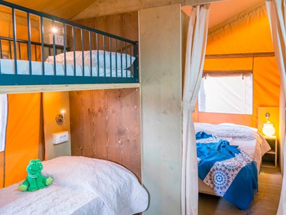 Luxuscamping - getrennte Schlafbereiche - Rovinj - Camping Vestar - Vacanceselect Safarizelt 6 Personen 3 Zimmer Badezimmer von Vacanceselect auf Camping Vestar