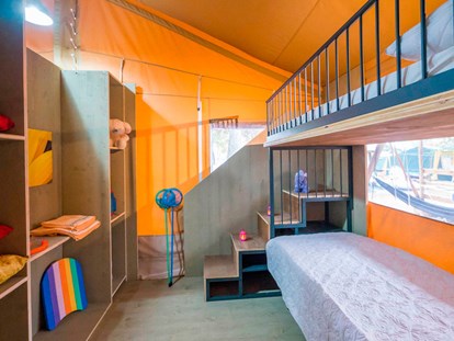 Luxuscamping - getrennte Schlafbereiche - Kroatien - Camping Vestar - Vacanceselect Safarizelt 6 Personen 3 Zimmer Badezimmer von Vacanceselect auf Camping Vestar