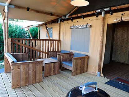 Luxuscamping - Preisniveau: exklusiv - Rovinj - Camping Vestar - Vacanceselect Safarizelt XL 4/6 Personen 3 Zimmer Badezimmer von Vacanceselect auf Camping Vestar