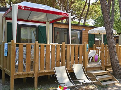 Luxuscamping - Kaffeemaschine - Italien - Camping Solaris - Vacanceselect Mobilheim Moda 6 Personen 3 Zimmer Klimaanlage von Vacanceselect auf Camping Solaris