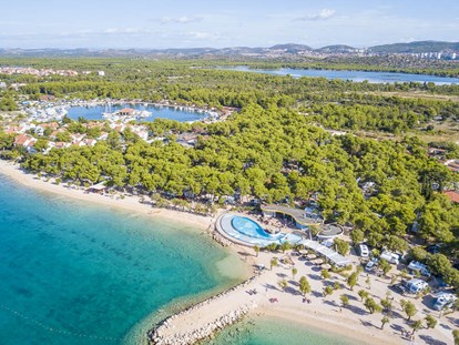 Luxuscamping - Preisniveau: exklusiv - Zadar - Šibenik - Camping Solaris - Vacanceselect Mobilheim Moda 6 Personen 3 Zimmer Klimaanlage Geschirrspüler von Vacanceselect auf Camping Solaris