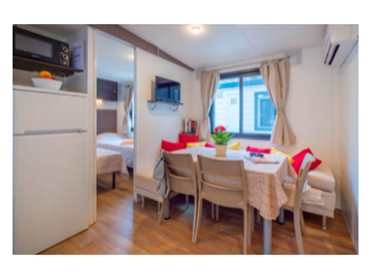 Luxuscamping - Geschirrspüler - Split - Dubrovnik - Camping Solaris - Vacanceselect Mobilheim Moda 6 Personen 3 Zimmer Klimaanlage Geschirrspüler von Vacanceselect auf Camping Solaris