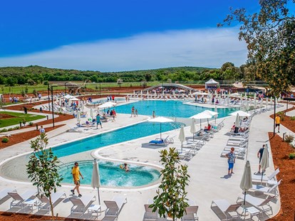 Luxury camping - Istria - Camping Mon Perin - Vacanceselect Safarizelt XL 4/6 Personen 3 Zimmer Badezimmer von Vacanceselect auf Camping Mon Perin