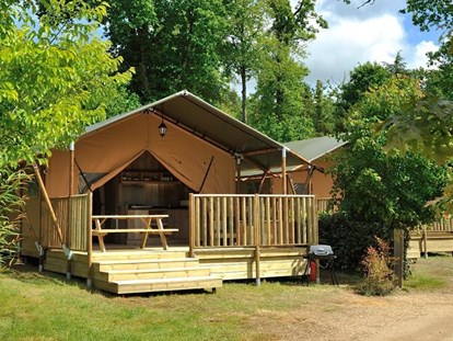 Luxuscamping - WC - Bretagne - Camping Domaine des Ormes - Vacanceselect Safarizelt 4/6 Personen 2 Zimmer Badezimmer von Vacanceselect auf Camping Domaine des Ormes