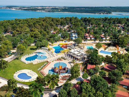 Luxuscamping - Kroatien - Camping Lanterna - Vacanceselect Mobilheim Moda 6/8 Personen 3 Zimmer Klimaanlage von Vacanceselect auf Camping Lanterna