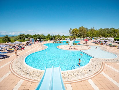Luxuscamping - WC - Italien - Camping Laguna Village - Vacanceselect Airlodge 4 Personen 2 Zimmer Badezimmer von Vacanceselect auf Camping Laguna Village
