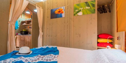 Luxuscamping - getrennte Schlafbereiche - Fažana - Camping Bi Village - Vacanceselect Safarizelt 6 Personen 3 Zimmer Badezimmer von Vacanceselect auf Camping Bi Village