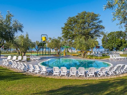 Luxuscamping - Heizung - Kroatien - Camping Polari - Vacanceselect Safarizelt 6 Personen 3 Zimmer Badezimmer von Vacanceselect auf Camping Polari