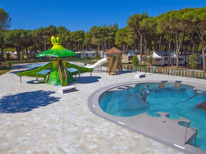 Luxuscamping - Heizung - Venedig - Camping Cavallino - Vacanceselect Hybridlodge Clever 4/5 Personen 2 Zimmer Badezimmer von Vacanceselect auf Camping Cavallino
