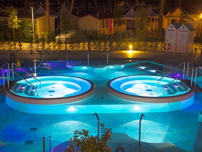 Luxuscamping - Heizung - Venedig - Camping Cavallino - Vacanceselect Hybridlodge Clever 4/5 Personen 2 Zimmer Badezimmer von Vacanceselect auf Camping Cavallino