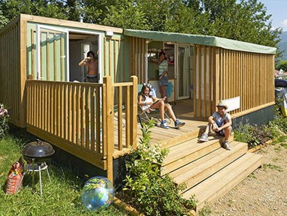 Luxuscamping - Duino-Aurisina - Camping Mare Pineta - Vacanceselect Hybridlodge Clever 4/5 Personen 2 Zimmer Badezimmer von Vacanceselect auf Camping Mare Pineta