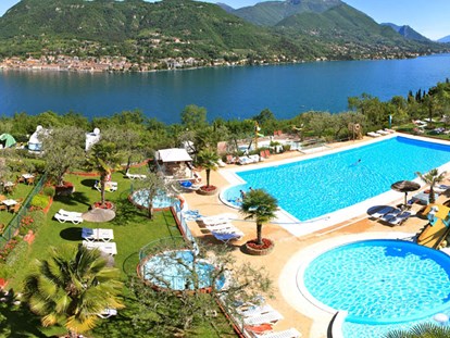 Luxuscamping - Preisniveau: exklusiv - Gardasee - Verona - Camping Weekend - Vacanceselect Lodgezelt Deluxe 5/6 Personen 2 Zimmer Badezimmer von Vacanceselect auf Camping Weekend