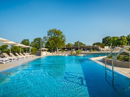 Luxury camping - Istria - Camping Aminess Maravea Camping Resort - Vacanceselect Safarizelt XXL 4/6 Pers 3 Zimmer BZ von Vacanceselect auf Camping Aminess Maravea Camping Resort