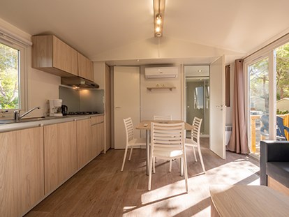 Luxuscamping - Kochmöglichkeit - Katalonien - Camping Kings - Vacanceselect Mobilheim Moda 6 Personen 3 Zimmer Klimaanlage von Vacanceselect auf Camping Kings