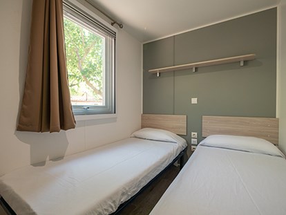 Luxuscamping - Dusche - Costa Brava - Camping Kings - Vacanceselect Mobilheim Moda 6 Personen 3 Zimmer Klimaanlage von Vacanceselect auf Camping Kings