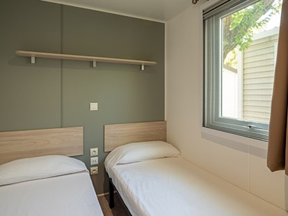 Luxuscamping - Kochmöglichkeit - Costa Brava - Camping Kings - Vacanceselect Mobilheim Moda 6 Personen 3 Zimmer Klimaanlage von Vacanceselect auf Camping Kings