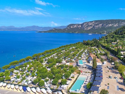 Luxury camping - Gardasee - Camping La Rocca - Vacanceselect Airlodge 4 Personen 2 Zimmer Badezimmer von Vacanceselect auf Camping La Rocca