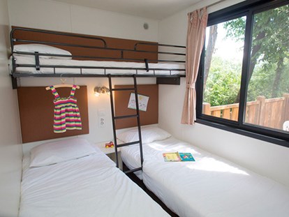 Luxuscamping - Heizung - Toskana - Camping Le Pianacce - Vacanceselect Mobilheim Moda 5/6 Personen 2 Zimmer Klimaanlage von Vacanceselect auf Camping Le Pianacce