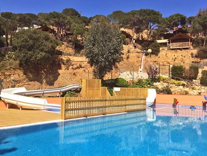 Luxuscamping - Dusche - Katalonien - Camping Cala Canyelles - Vacanceselect Hybridlodge Clever 4/5 Personen 2 Zimmer Badezimmer von Vacanceselect auf Camping Cala Canyelles