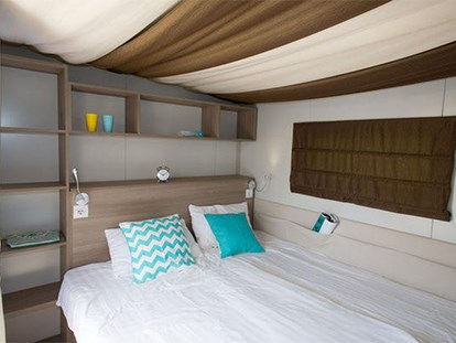 Luxuscamping - Preisniveau: exklusiv - Mittelmeer - Camping Cala Canyelles - Vacanceselect Hybridlodge Clever 4/5 Personen 2 Zimmer Badezimmer von Vacanceselect auf Camping Cala Canyelles