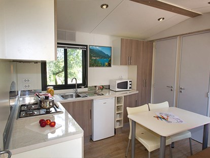 Luxuscamping - Dusche - Venetien - Camping Ca'Savio - Vacanceselect Mobilheim Moda 5/6 Personen 2 Zimmer Klimaanlage von Vacanceselect auf Camping Ca'Savio