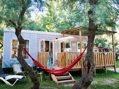 Luxuscamping - WC - Lido di pomposa - Camping Vigna sul Mar Camping Village - Vacanceselect Mobilheim Moda 5/6 Pers 2 Zimmer AC von Vacanceselect auf Camping Vigna sul Mar Camping Village