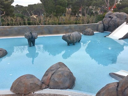 Luxuscamping - Heizung - Spanien - Camping Cala Gogo - Vacanceselect Safarizelt 6 Personen 3 Zimmer Badezimmer von Vacanceselect auf Camping Cala Gogo