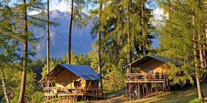 Luxuscamping - Sonnenliegen - Tirol - Safari-Lodge-Zelt "Rhino" und "Lion" - Nature Resort Natterer See Safari-Lodge-Zelt "Rhino" am Nature Resort Natterer See