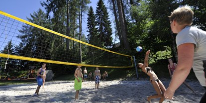 Luxuscamping - Preisniveau: exklusiv - Tirol - Beach Volleyball - Nature Resort Natterer See Safari-Lodge-Zelt "Rhino" am Nature Resort Natterer See