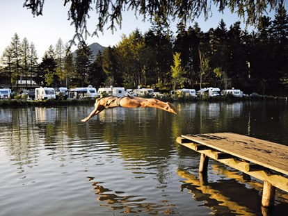 Luxuscamping - Preisniveau: moderat - Eigener Badesee - Nature Resort Natterer See Wood-Lodges am Nature Resort Natterer See